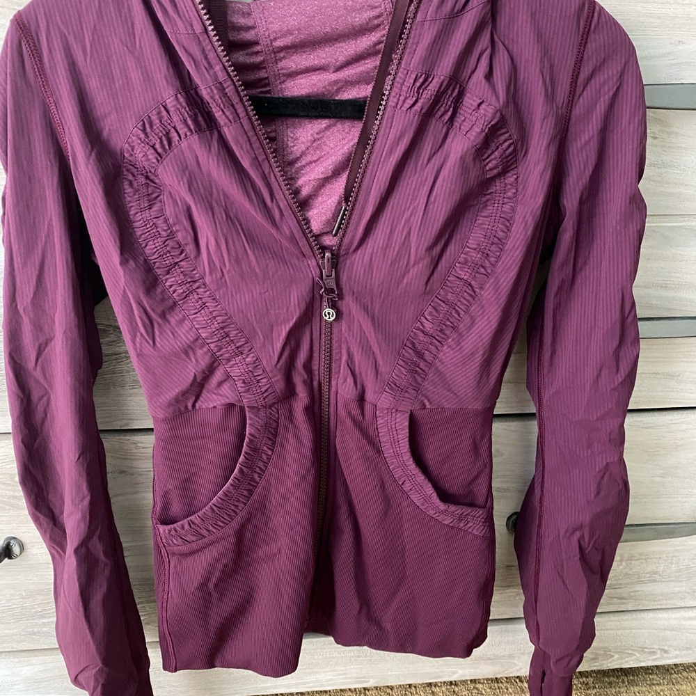 Lululemon Zip up hoodie. Size 6. Maroon. Like new